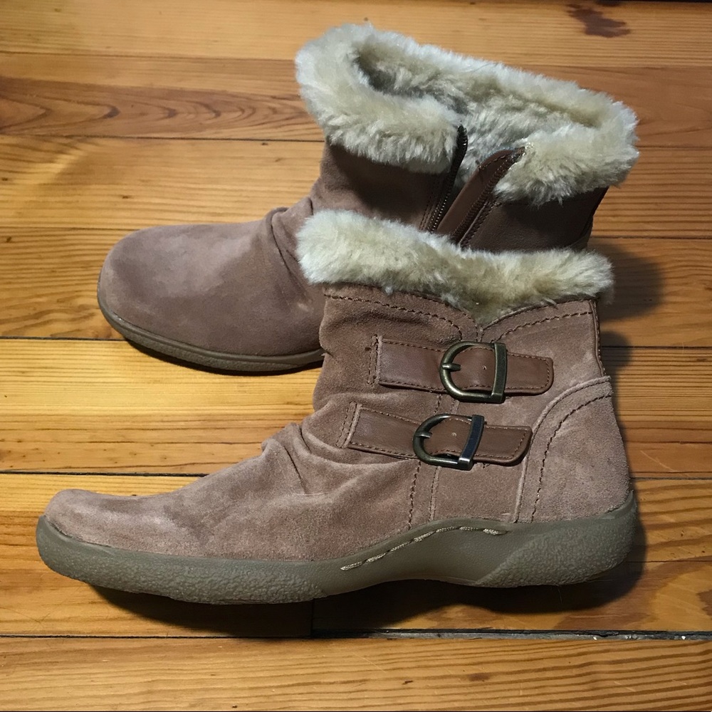 NWOT brown ankle boots